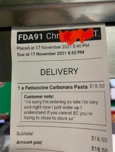 Đơn đặt hàng kèm lời xin lỗi của khách. Ảnh: RPB.