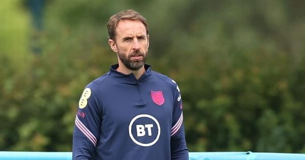HLV Gareth Southgate rất bất bình với việc "tự nhiên" đội tuyển thiếu đi hai cầu thủ. Ảnh: London News Time. HLV Gareth Southgate rất bất bình với việc "tự nhiên" đội tuyển thiếu đi hai cầu thủ. Ảnh: London News Time.