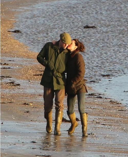 Ảnh: Bauer-Griffin Online. Ảnh: Bauer-Griffin Online.