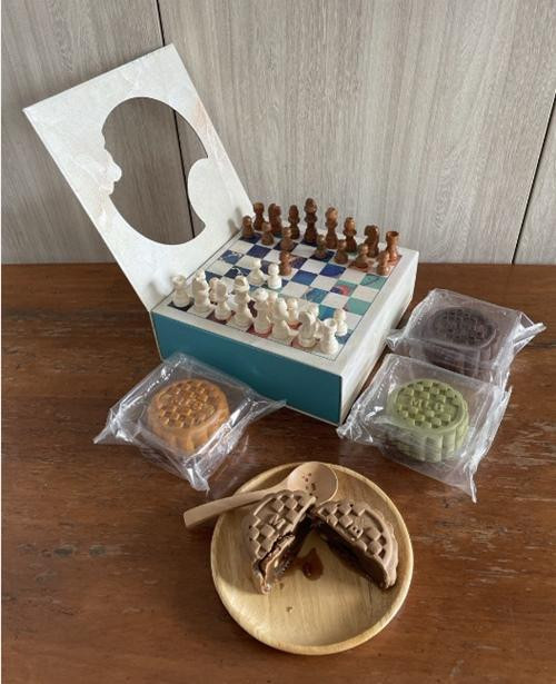 Hộp bánh cờ vua. Ảnh: Karen Lui/ MDM Ling Bakery. Hộp bánh cờ vua. Ảnh: Karen Lui/ MDM Ling Bakery.