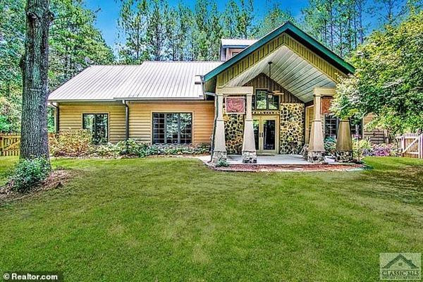 Năm ngoái, Cullors đã mua một trang trại rộng mênh mông ở Georgia. Ảnh: Realtor.