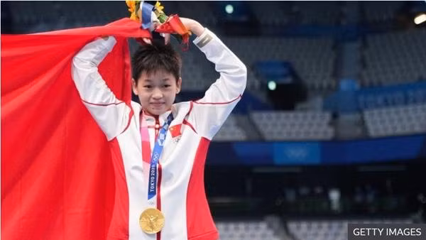 Quan được rất nhiều người ngưỡng mộ sau khi giành HCV Olympic. Ảnh: Getty.