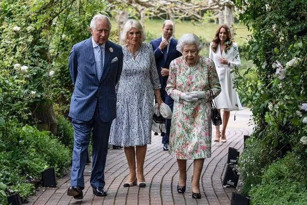 Theo luật sư thì việc nêu tên cụ thể một thành viên Hoàng gia cũng sẽ không có lợi cho Harry - Meghan. Ảnh: Jack Hill/ Pool/ AFP/ Getty.