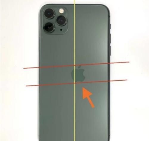 Logo hơi lệch và hơi nghiêng. Ảnh: Internal Archive.