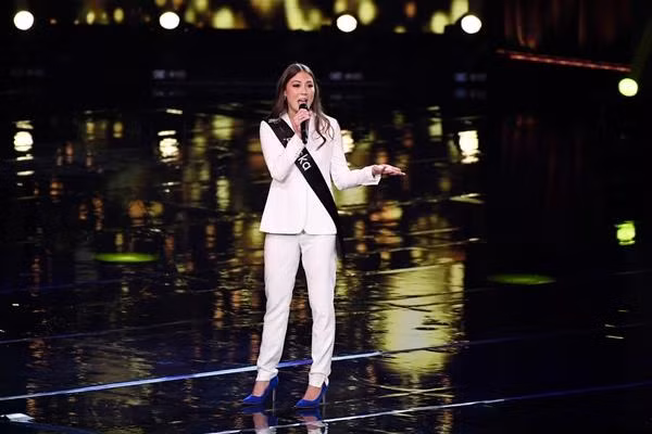 Emma được nhận xét là cô gái rất giản dị và thẳng thắn trong suốt quá trình thi. Ảnh: Jessica Hill/ AP.