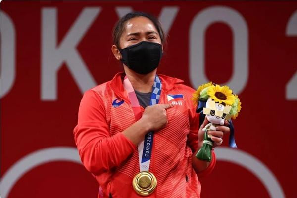 Hidilyn đã mang chiếc HCV Olympic đầu tiên về cho Philippines. Ảnh: Bernama. Hidilyn đã mang chiếc HCV Olympic đầu tiên về cho Philippines. Ảnh: Bernama.