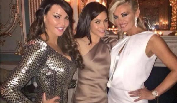 Lizzie (trái) và Meghan (giữa) từng là bạn tốt. Ảnh: W8MEDIA.