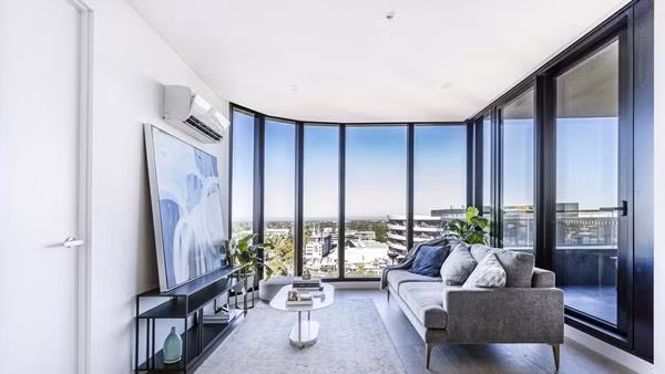 Mới đang là sinh viên nhưng Adam đã tự để dành tiền mua căn hộ hạng sang. Ảnh: Sky Garden.