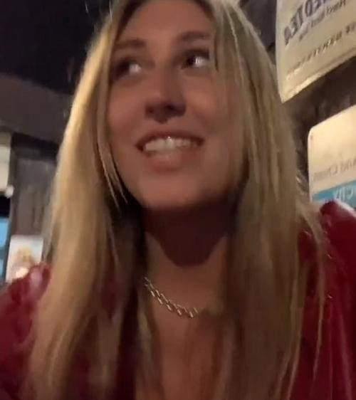 Antonia - cô gái đã gặp rắc rối với review khen ngợi của mình. Ảnh: Antonia A.