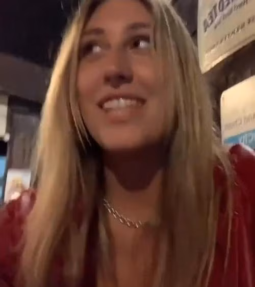 Antonia - cô gái đã gặp rắc rối với review khen ngợi của mình. Ảnh: Antonia A.