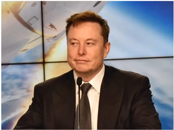 Là tỷ phú giàu nhất thế giới nhưng nhiều khi, Elon thể hiện tính khí khá trẻ con và rất hài hước. Ảnh: Steve Nesius/ Reuters.