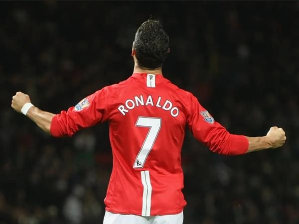 Tất nhiên là MU cũng muốn Ronaldo mặc áo số 7 trong lần trở lại này. Ảnh: Manchester United via Getty Images.