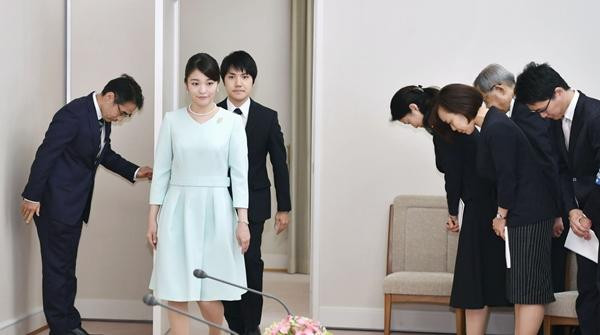 Công chúa Mako và người yêu lâu năm đã đính hôn từ mấy năm trước nhưng vẫn chưa cưới. Ảnh: Japan Forward. Công chúa Mako và người yêu lâu năm đã đính hôn từ mấy năm trước nhưng vẫn chưa cưới. Ảnh: Japan Forward.