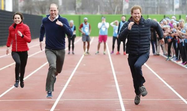 Kate, William và Harry từng tham gia cuộc chạy từ thiện (chạy 50 mét). Ảnh: AFP.