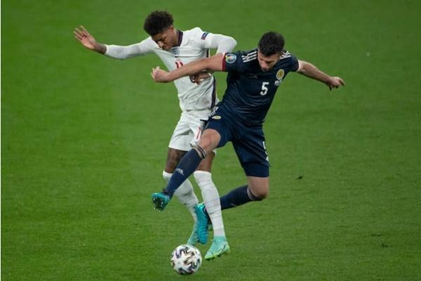 Đội tuyển Anh có nhiều cầu thủ xuất sắc, nhưng có vẻ không may mắn khi các trận đấu của họ được kênh ITV phát trực tiếp. Ảnh: Radio Times. Đội tuyển Anh có nhiều cầu thủ xuất sắc, nhưng có vẻ không may mắn khi các trận đấu của họ được kênh ITV phát trực tiếp. Ảnh: Radio Times.