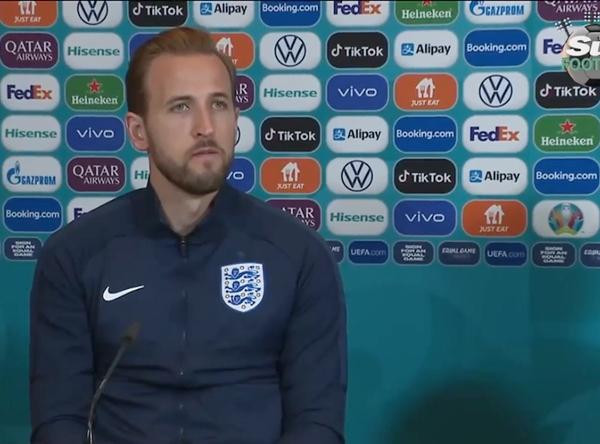 Trong cuộc phỏng vấn mới, Harry Kane cho rằng, anh đang là cầu thủ mà đối phương "không thể ngăn chặn". (Ảnh chụp màn hình). Trong cuộc phỏng vấn mới, Harry Kane cho rằng, anh đang là cầu thủ mà đối phương "không thể ngăn chặn". (Ảnh chụp màn hình).