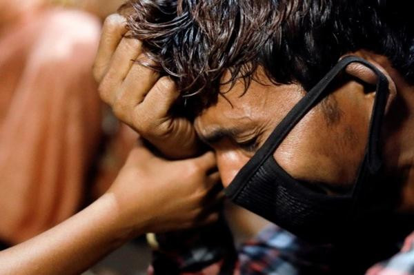 Cuộc khủng hoảng COVID-19 khiến người dân Ấn Độ đau khổ và kiệt quệ về cả thể chất lẫn tinh thần. Ảnh: Reuters. Cuộc khủng hoảng COVID-19 khiến người dân Ấn Độ đau khổ và kiệt quệ về cả thể chất lẫn tinh thần. Ảnh: Reuters.