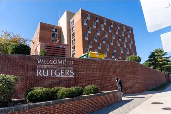 ĐH Rutgers. Ảnh: Richard Harbus.