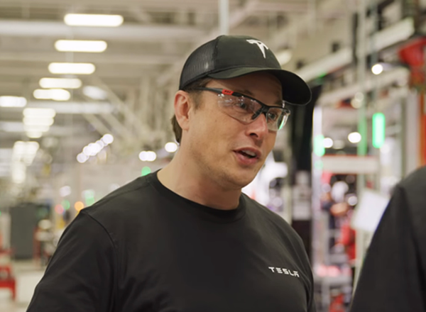 Elon Musk tại nhà máy Tesla. Ảnh: YMZ. Elon Musk tại nhà máy Tesla. Ảnh: YMZ.
