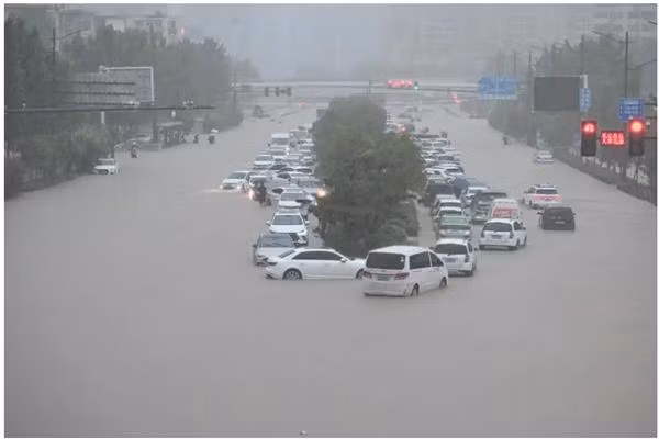 Ngập lụt ở Trịnh Châu (Trung Quốc). Ảnh: Zhu Zhe/ VCG/ Getty Images. Ngập lụt ở Trịnh Châu (Trung Quốc). Ảnh: Zhu Zhe/ VCG/ Getty Images.