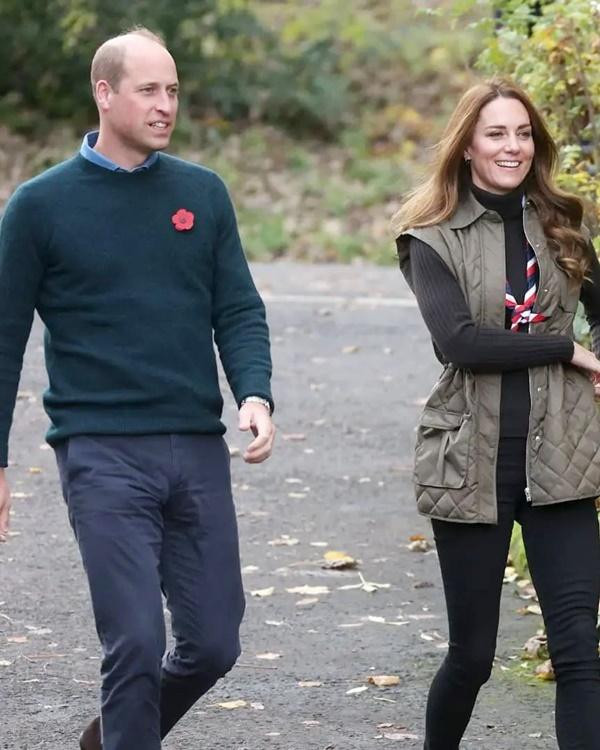 Vợ chồng William - Kate hầu như không bao giờ nắm tay khi ra ngoài làm việc. Ảnh: Instagram. Vợ chồng William - Kate hầu như không bao giờ nắm tay khi ra ngoài làm việc. Ảnh: Instagram.