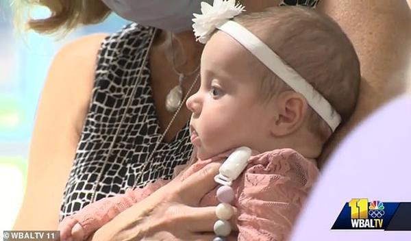 Bé gái Alora. Ảnh: WBALTV 11. Bé gái Alora. Ảnh: WBALTV 11.