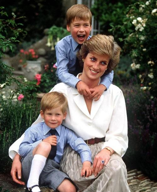 Harry: "Hãy nhìn xem những gì đã xảy ra với mẹ tôi". Ảnh: Jayne Fincher/ HBO. Harry: "Hãy nhìn xem những gì đã xảy ra với mẹ tôi". Ảnh: Jayne Fincher/ HBO.