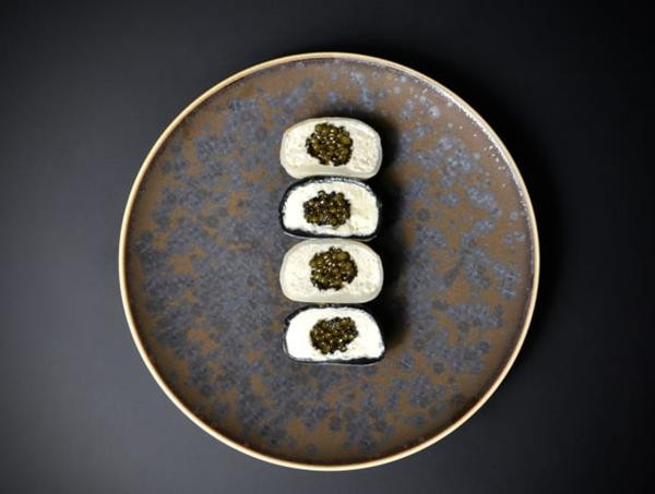 Bánh trứng cá muối. Ảnh: CLB Trứng cá muối Hoàng gia.