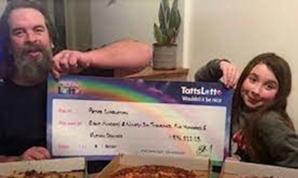 Bác Peter khi trúng giải. Ảnh: DS.