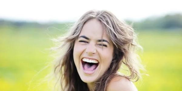 Lần gần nhất bạn cười thoải mái là khi nào? Ảnh: Huffpost. Lần gần nhất bạn cười thoải mái là khi nào? Ảnh: Huffpost.