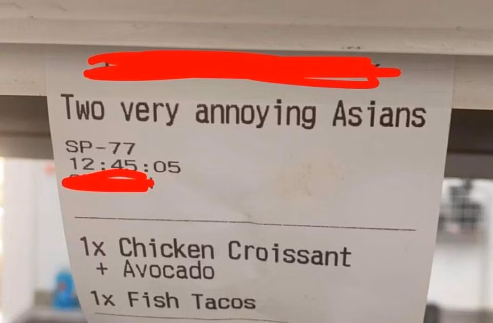 Tờ order lưu tại nhà hàng có ghi miêu tả khách là "hai người châu Á rất khó ưa". Ảnh: Snapchat.