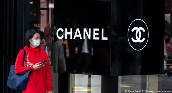 Phía Chanel phản đối logo của Huawei vì cho rằng giống với logo của mình, đã được đăng ký từ lâu. Ảnh: Weng Qiyu/ HPIC.
