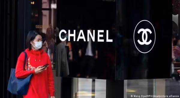 Phía Chanel phản đối logo của Huawei vì cho rằng giống với logo của mình, đã được đăng ký từ lâu. Ảnh: Weng Qiyu/ HPIC.