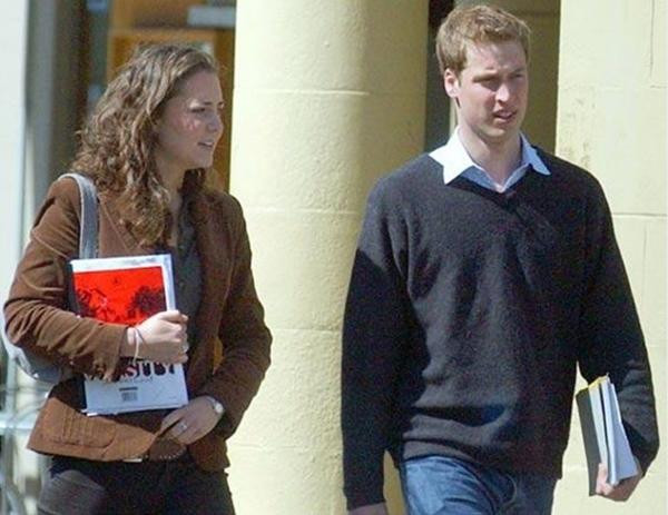 William - Kate hồi còn học ở ĐH St. Andrews. Ảnh: Peter Kelly. William - Kate hồi còn học ở ĐH St. Andrews. Ảnh: Peter Kelly.