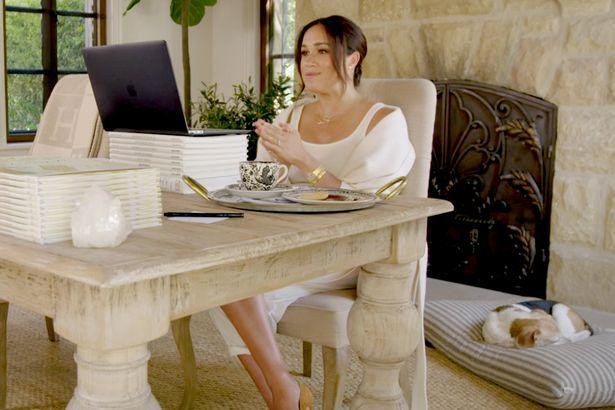 Nhà Meghan dùng tấm bọc ghế của thương hiệu Hermes. Ảnh: Archewell.