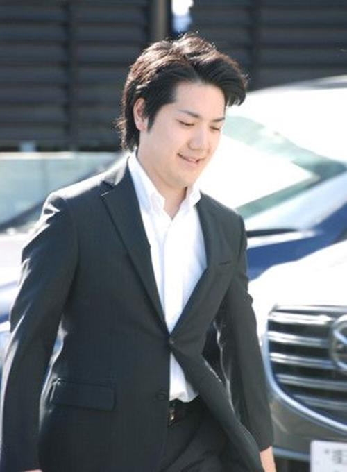 Anh Komuro chuẩn bị rời Mỹ về Nhật để cưới Công chúa Mako. Ảnh: The Jiji Press, Ltd.