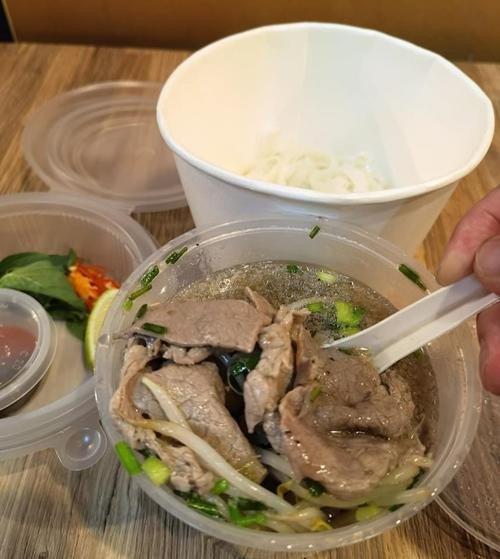 Ng còn nhấn mạnh rằng mỗi phần ăn ở quán Việt đều rất "hào phóng". Ảnh: Facebook.