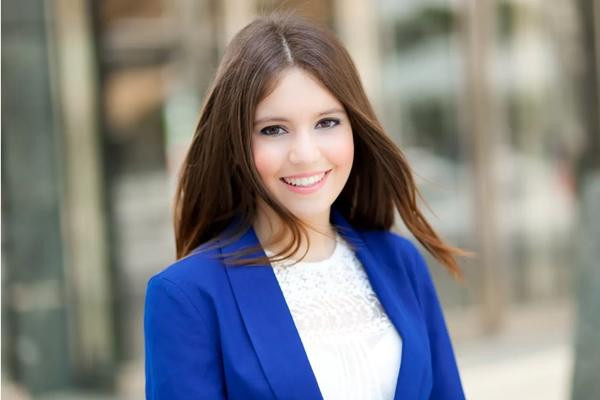 Ngoại hình đẹp là một lợi thế? Ảnh minh họa: Botanica. Ngoại hình đẹp là một lợi thế? Ảnh minh họa: Botanica.