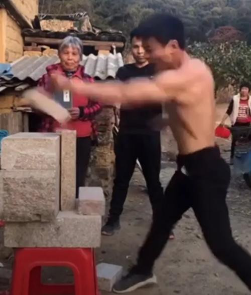 @mosstacx thực hiện Nhất Thốn Quyền khiến nhiều người xem ngạc nhiên. Ảnh: IG.