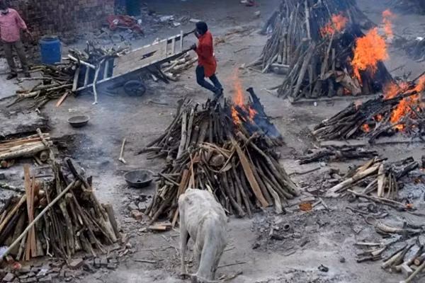 Các khu hỏa táng ở Ấn Độ đều hoạt động liên tục trong nhiều ngày nay. Ảnh: AFP. Các khu hỏa táng ở Ấn Độ đều hoạt động liên tục trong nhiều ngày nay. Ảnh: AFP.