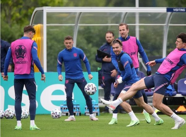 Anh tập luyện chuẩn bị cho trận đấu đêm nay với Séc. Ảnh: PA Wire. Anh tập luyện chuẩn bị cho trận đấu đêm nay với Séc. Ảnh: PA Wire.