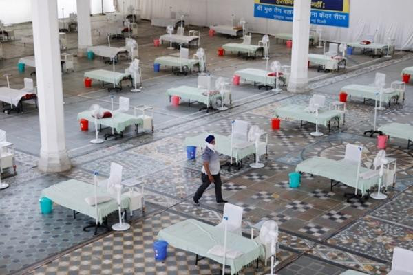New Delhi phải biến nhiều nơi thành trung tâm chăm sóc bệnh nhân COVID-19 tạm thời. Ảnh: Reuters.