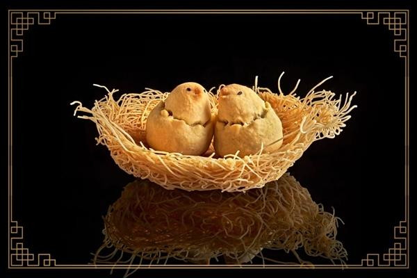 Bánh cặp đôi gà con. Ảnh: Goodwood Park Hotel.