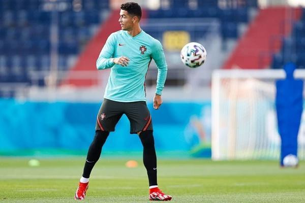 Ronaldo vẫn giữ được hình thể và sức khỏe rất tốt ở tuổi 36. Ảnh: Instagram.