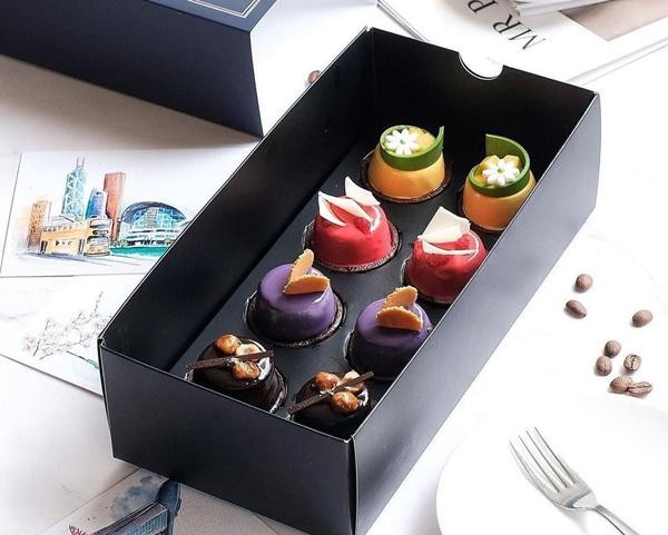 Bánh trung thu không hề giống bánh trung thu. Ảnh: Paul Bakery.