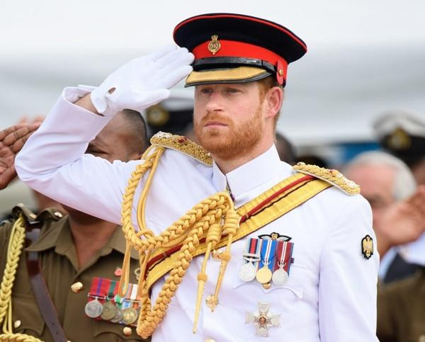 Hoàng tử Harry được cho là đã rất đau lòng khi bị tước hết các tước vị trong quân đội. Ảnh: Masala.