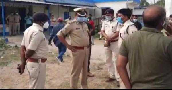 May là cảnh sát đến kịp nên cứu được em bé 18 tháng tuổi. Ảnh: ANI.