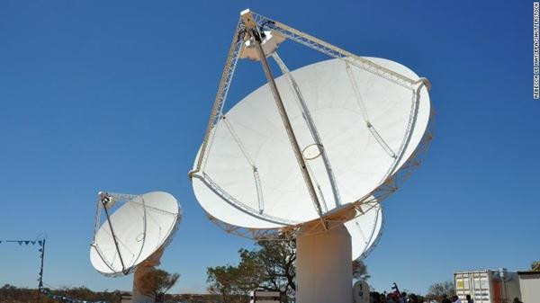 Sóng vô tuyến bí ẩn mới được phát hiện khi dùng kính viễn vọng vô tuyến ASKAP ở Úc. Ảnh: CNN. Sóng vô tuyến bí ẩn mới được phát hiện khi dùng kính viễn vọng vô tuyến ASKAP ở Úc. Ảnh: CNN.