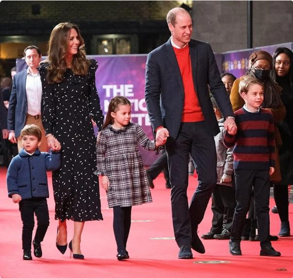 Các con của William - Kate thường được khen là ngoan ngoãn, lịch sự. Ảnh: Yahoo. Các con của William - Kate thường được khen là ngoan ngoãn, lịch sự. Ảnh: Yahoo.