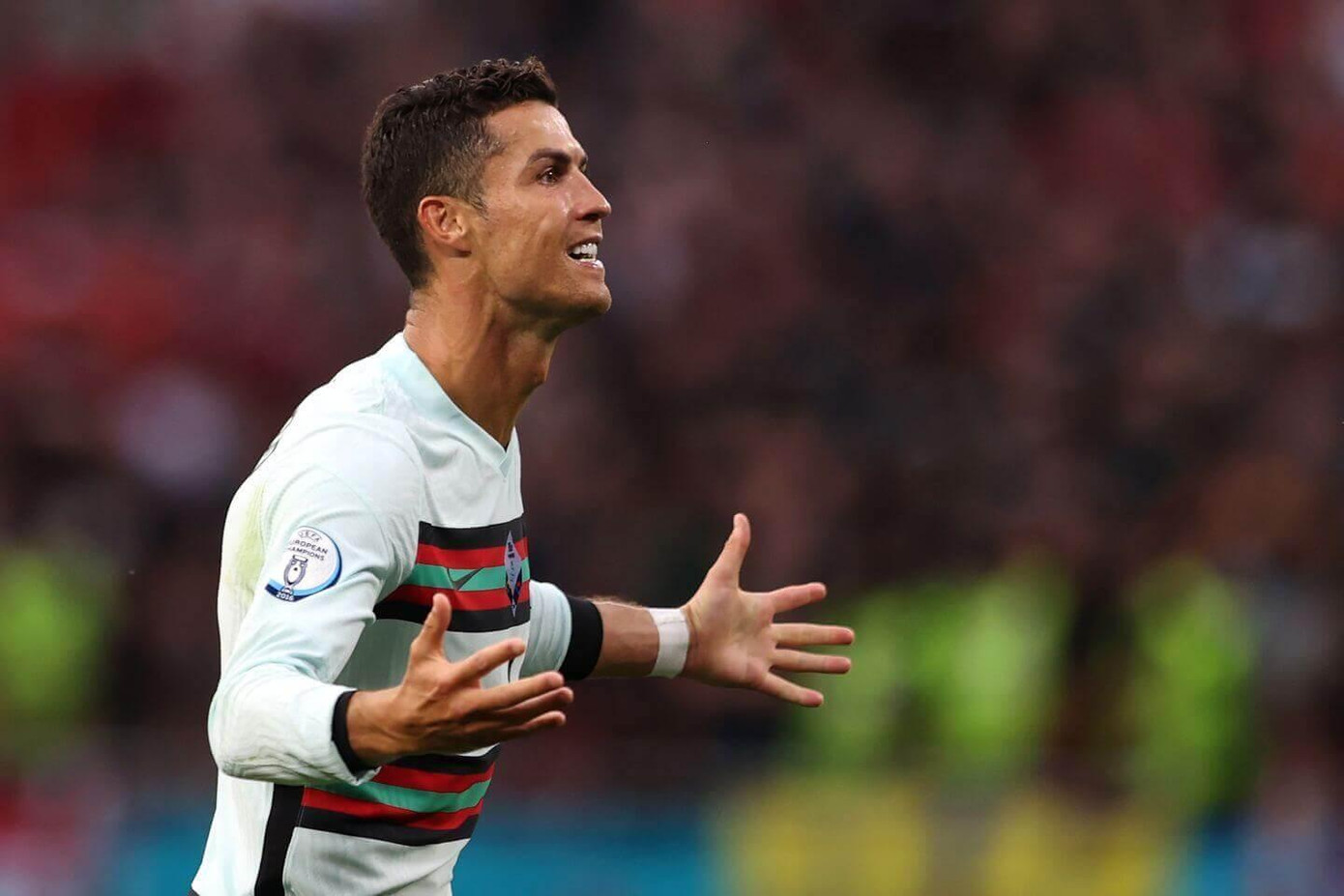 Các fan của Ronaldo tất nhiên tin rằng anh mới là "xuất sắc nhất mọi thời đại". Ảnh: Getty. Các fan của Ronaldo tất nhiên tin rằng anh mới là "xuất sắc nhất mọi thời đại". Ảnh: Getty.
